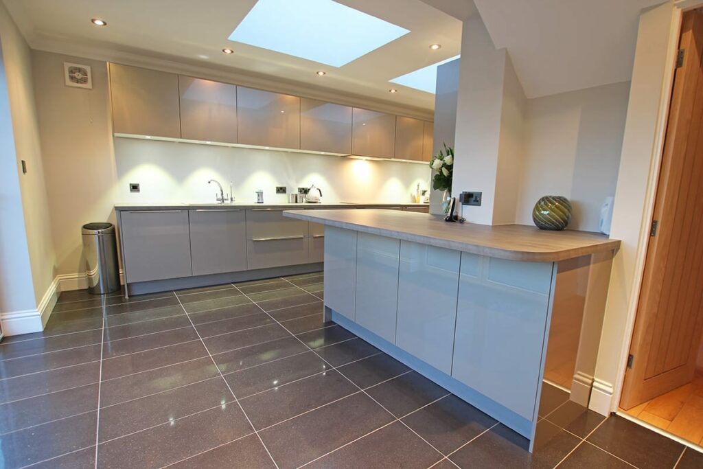 Luxury Laminate Worktop With Curves | Kutchenhaus, Sevenoaks